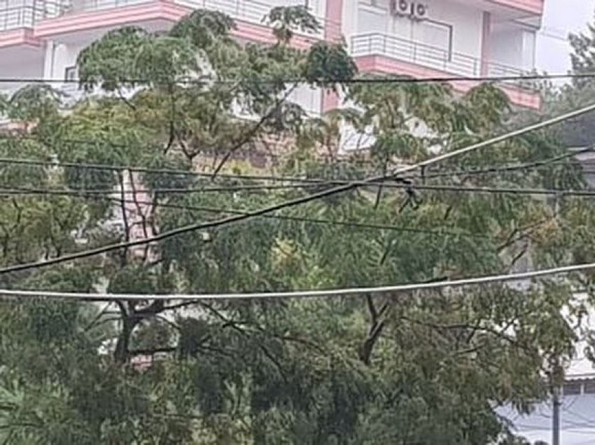 Shpërthime të fuqishme nga disa kabllo elektrike në Sarandë, banorët në panik - zbardhen detaje nga ngjarja