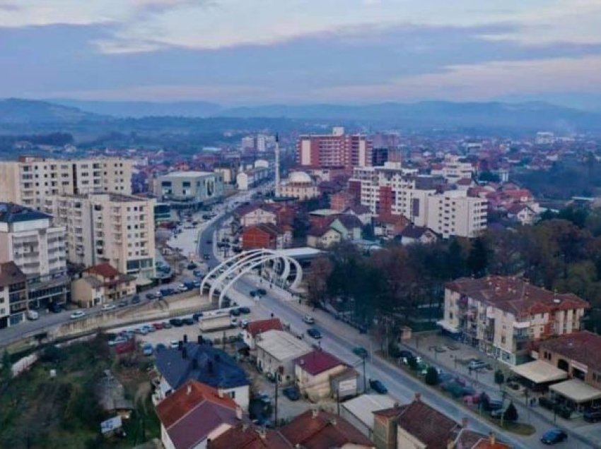 Komuna e Suharekës zgjat orarin e punës për shërbyesit civilë