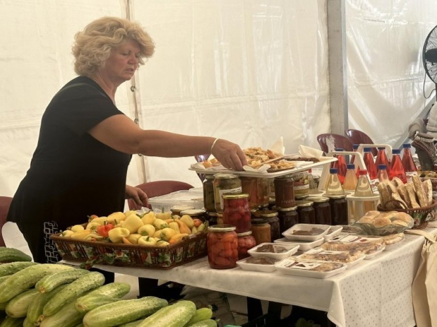 Gratë e agrobiznesit prezantojnë prodhimet e tyre në panairin ‘EcoKosWomen’