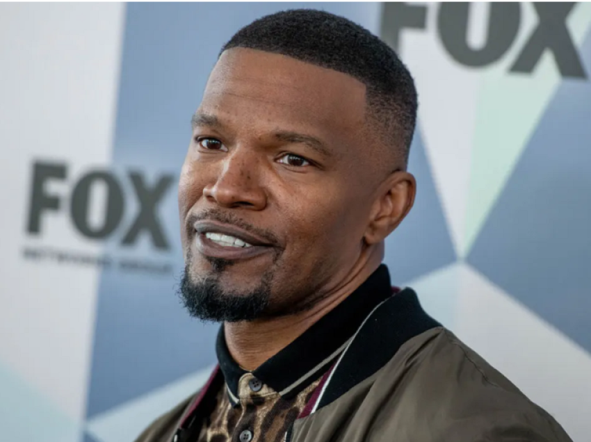 Jamie Foxx rikthehet në ekran! Aktori lajmëron rikuperimin nga sëmundja falë familjes së tij