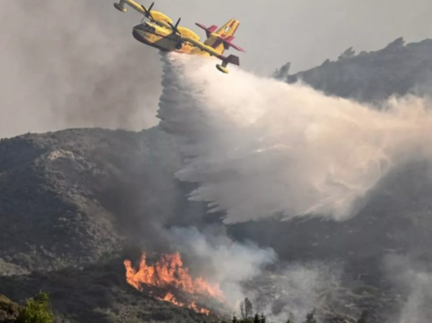 Rrëzohet aeroplani teksa tentonte të shuante zjarret në Greqi