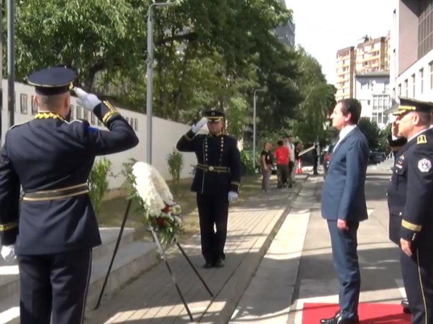 Kurti kryen nderime para lapidarit për policët e rënë në detyrë