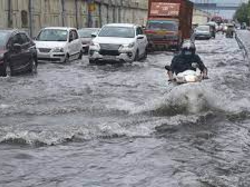 Shiu i dendur përmbyt shtëpi e toka bujqësore në zonat afër New Delhit