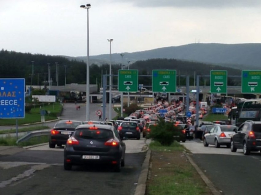 Në Bogorodicë dhe Tabanoc për dalje nga Maqedonia pritet rreth 30 minuta