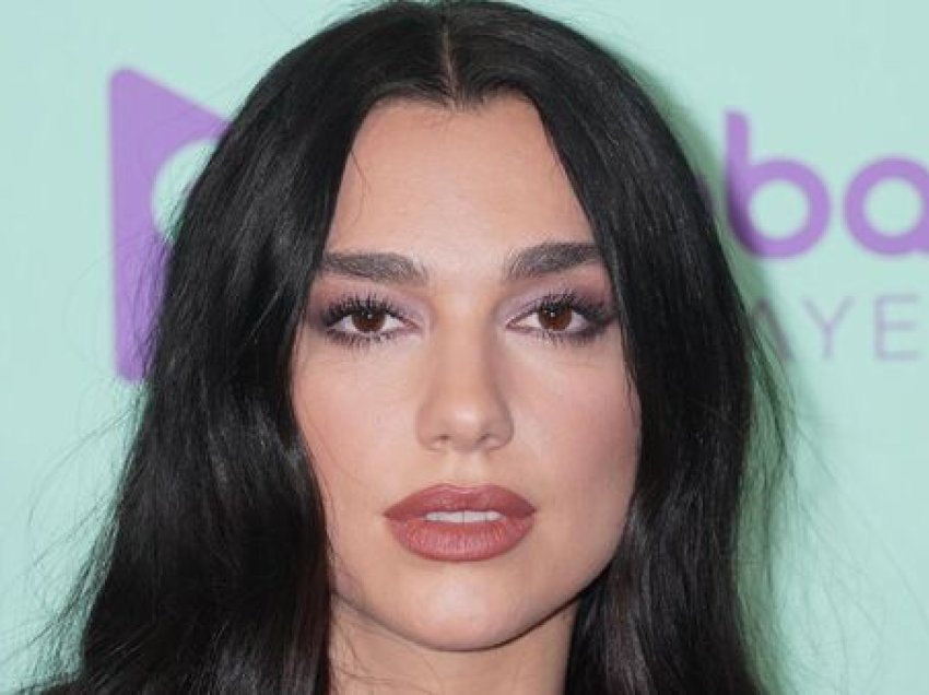 Dua Lipa kritikon ministrat britanikë për atë që thanë rreth emigrantëve shqiptarë