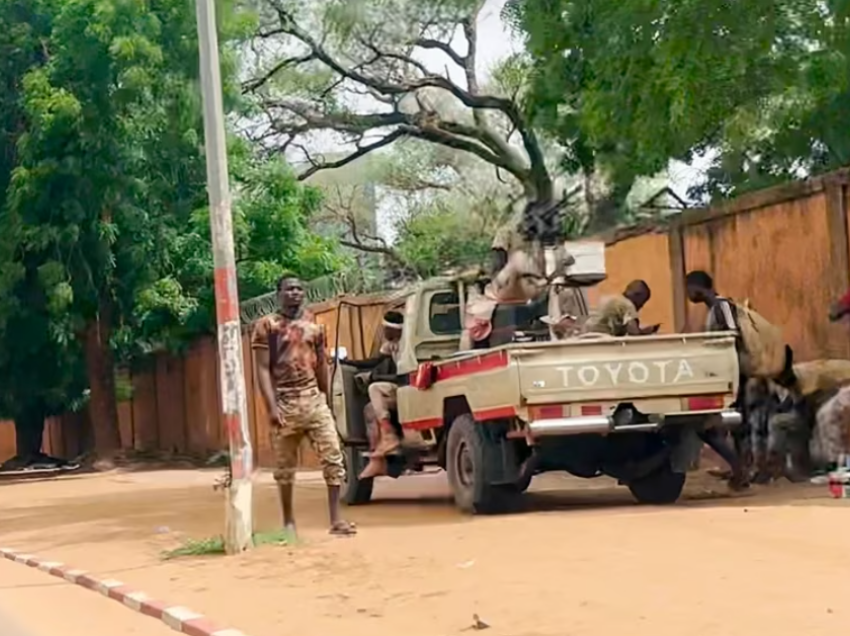 Grushti i shtetit në Niger mund të zgjerojë shtrirjen e ekstremizmit islamik dhe Wagner-it, në Afrikën Perëndimore