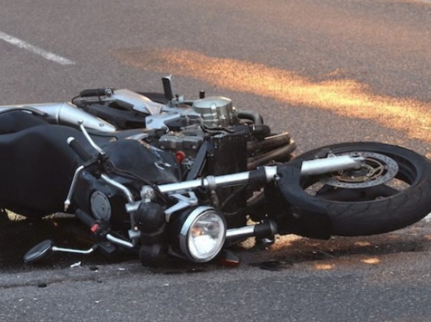 Aksident në mes një motoçiklete dhe makine në Strumicë, ndërron jetë një 17-vjeçar