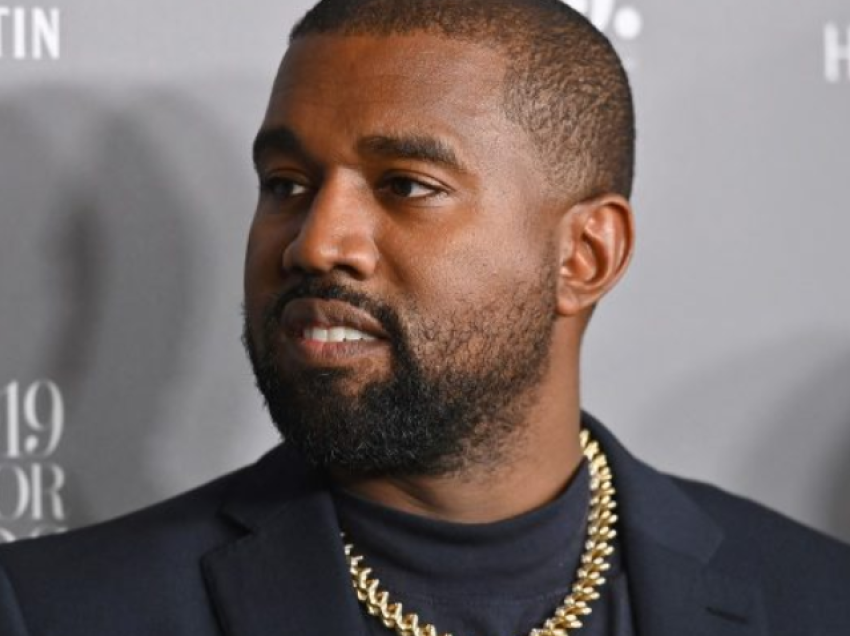 Kanye West është kthyer në “Twitter”, tetë muaj pasi llogaria e tij u pezullua