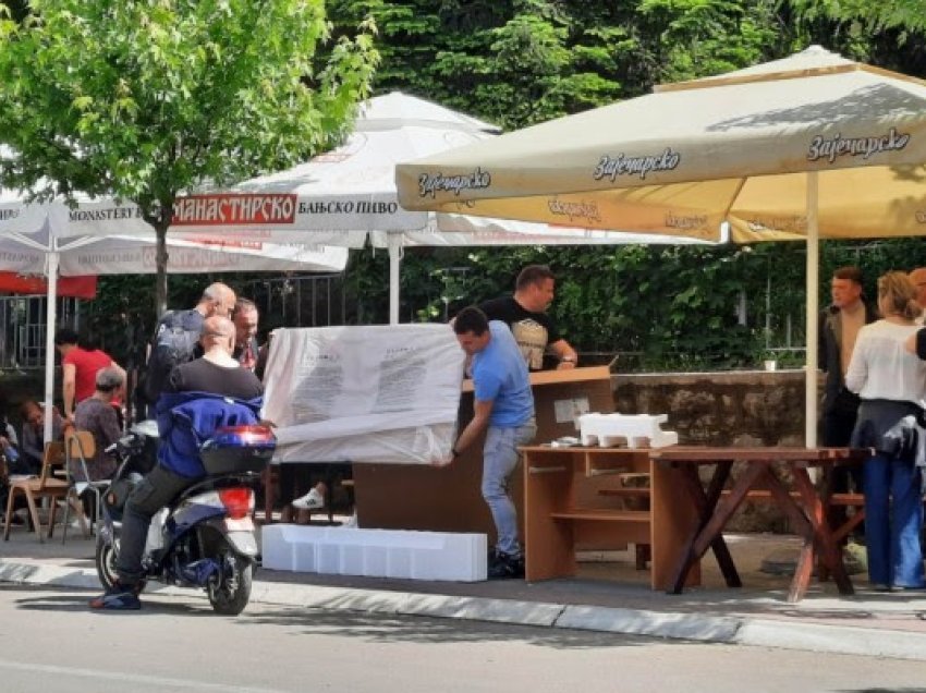 “Televizor në protestë”, punonjësit serbë nënshkruhen sërish në listën e evidencës në Zveçan