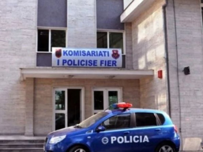 Fier/ Arrestohen 3 persona dhe një tjetër nën hetim për shpërndarje të drogës