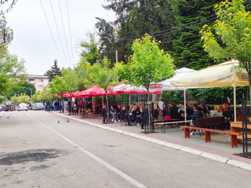 LIVE: Situatë e qetë në veri/ Në protestë edhe nxënësit – këto vazhdojnë të jenë dy kushtet e Listës Serbe