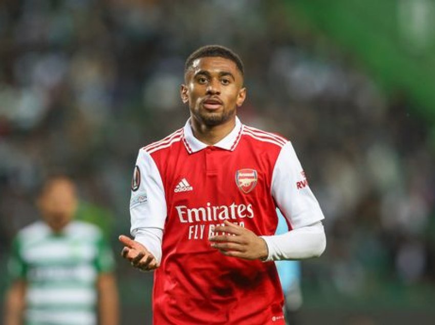 Reiss Nelson mbetet te Arsenali