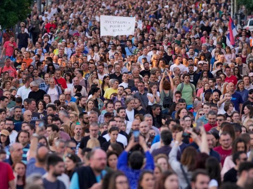 Sërish protesta masive kundër qeverisë në Serbi