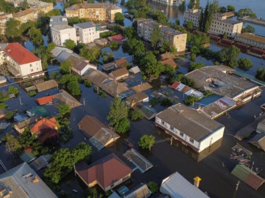 Vdesin pesë persona dhe evakuohen 2 mijë e 600 njerëz pas përmbytjeve në Ukrainë