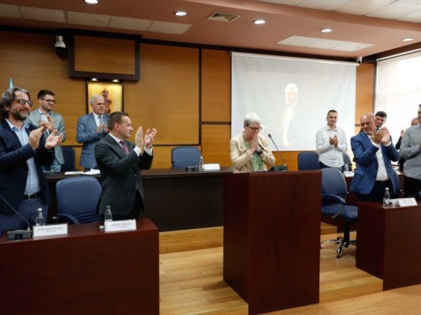 Lordi britanik Paddy Ashdown shpallet qytetar nderi i Prishtinës