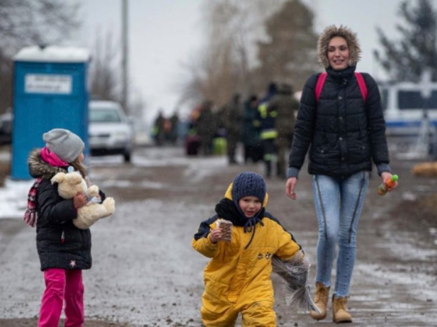 Mbi dy milionë fëmijë janë detyruar të largohen nga Ukraina