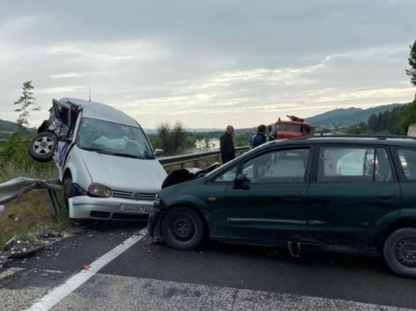 Aksident i rëndë në aksin rrugor Elbasan-Peqin, ndërron jetë vajza 8-vjeçe! 6 të plagosur