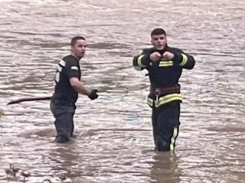 Ky është personi që shpëtoi nga aksidenti në lumin Lepenc, kërceu nga vetura