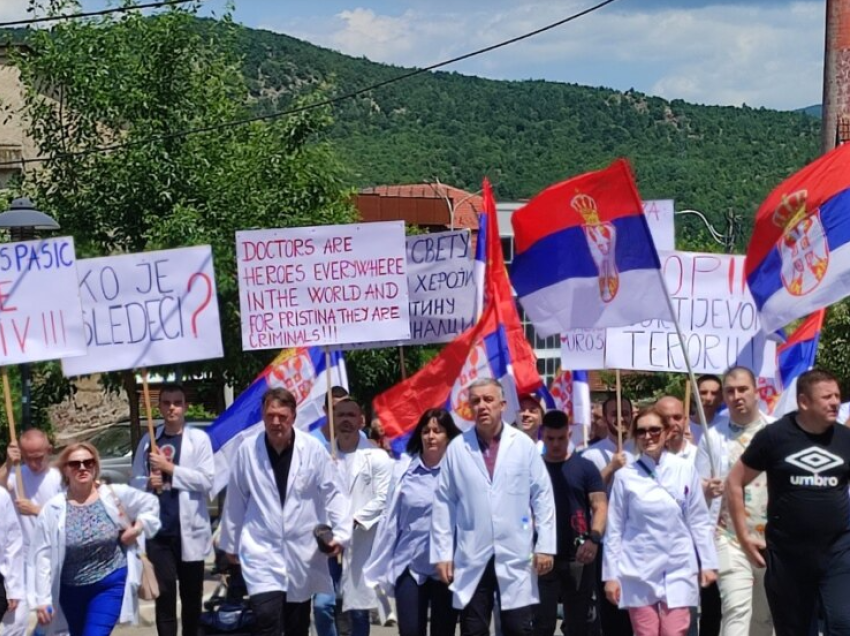 Vazhdojnë protestat në mbështetje të serbëve të arrestuar në veri