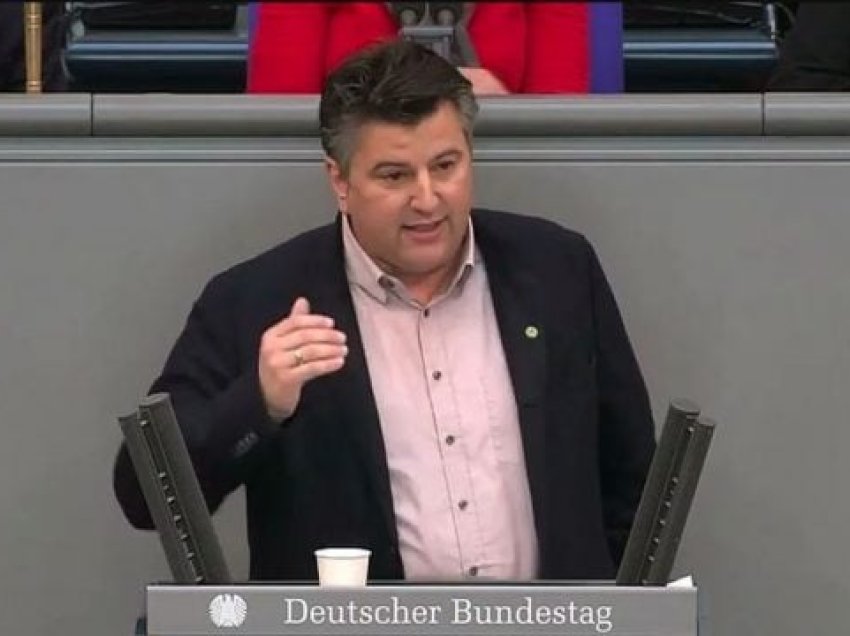 Raportuesi për Kosovën në Bundestag pyet Kurtin, Vuçiqin e ndërkombëtarët: Kush i kreu sulmet në veri të Kosovës?