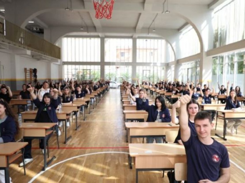 30 mijë maturantë zhvillojnë sot provimin e fundit, atë të lëndës me zgjedhje