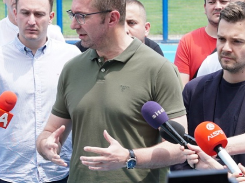 Mickoski: Nuk do të ketë ndryshime Kushtetuese nën diktat bullgar, dalja nga kriza janë zgjedhjet