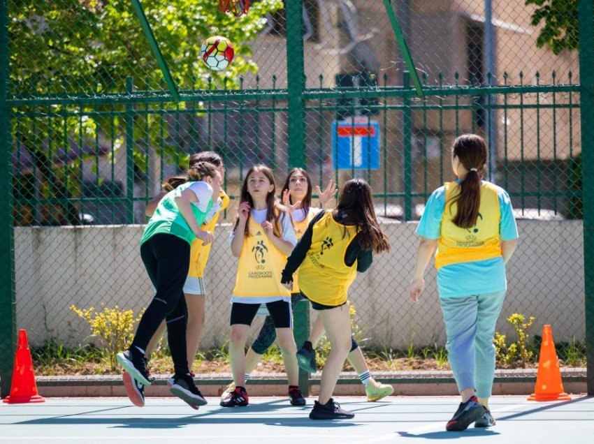 Prezantohet programi ‘Futbolli për Shkollat’, 116 mësues të edukimit fizik trajnohen nga FIFA