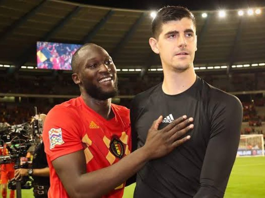 Courtois idhnohet me Belgjikën, arsyeja që shiritin e kapitenit e mori Lukaku