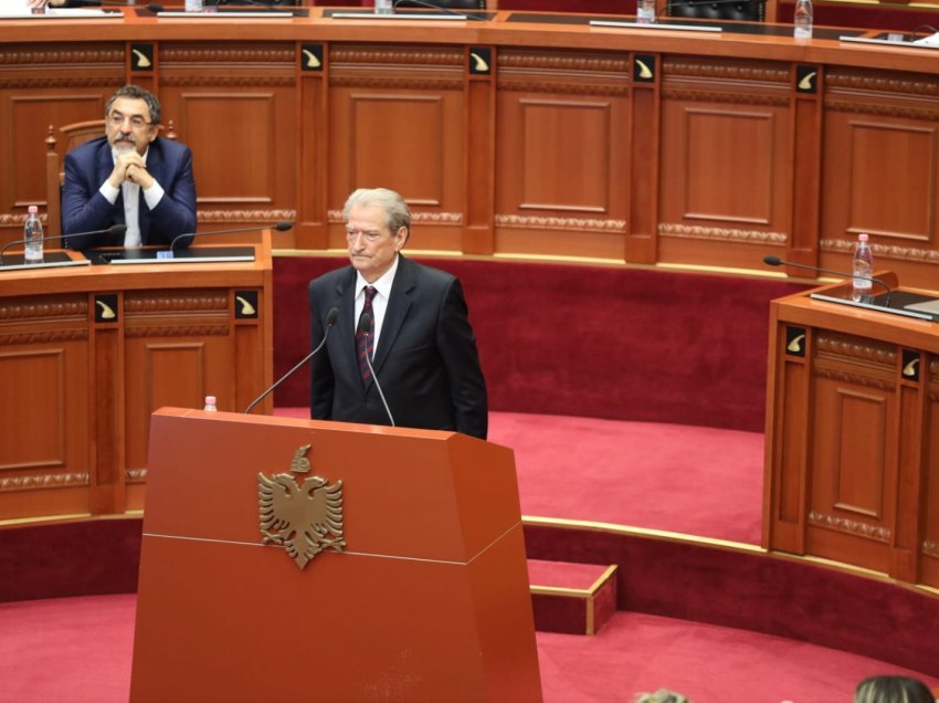 Berisha: Sot ndihem muxhahedin, Çuçi të japë menjëherë dorëheqjen