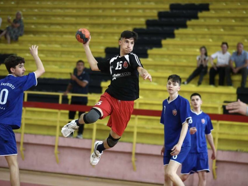 Deçani mposht Prishtinën, kalon në finale