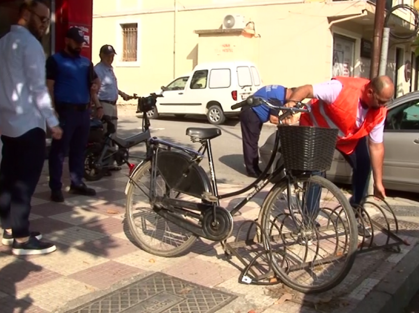 Lirohen hapësirat publike në Shkodër; bizneset nuk kundërshtojnë aksionin e bashkisë