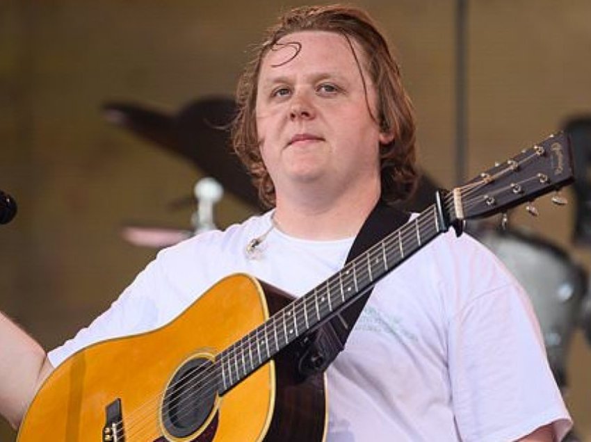 “Ky ka qenë vendimi më i vështirë i jetës sime” – Lewis Capaldi njofton fansat se do të bëjë një pauzë nga koncertet