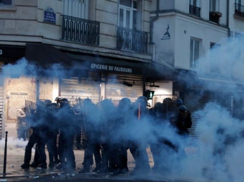 Protestat e dhunshme në periferi të Parisit, autoritetet franceze thirrje për qetësi