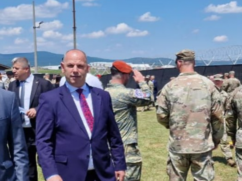 Lladrovci mori pjesë në ceremoninë e ndërrimit të komandës së KFOR-it: Zot bekoje Kosovën dhe Amerikën! 