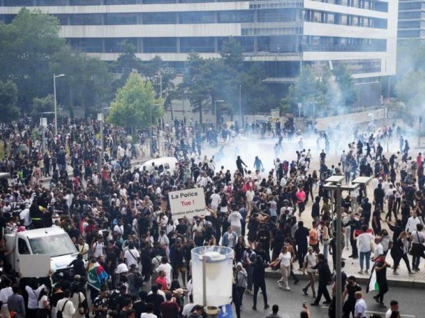 917 të arrestuar nga protestat në Francë