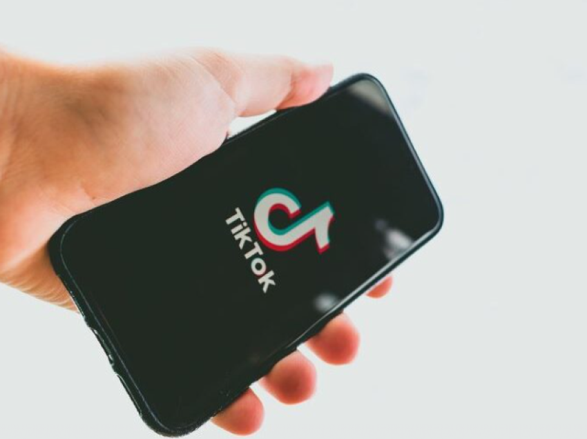 TikTok vendos kufirin ditor të përdorimit për nën 18 vjeç