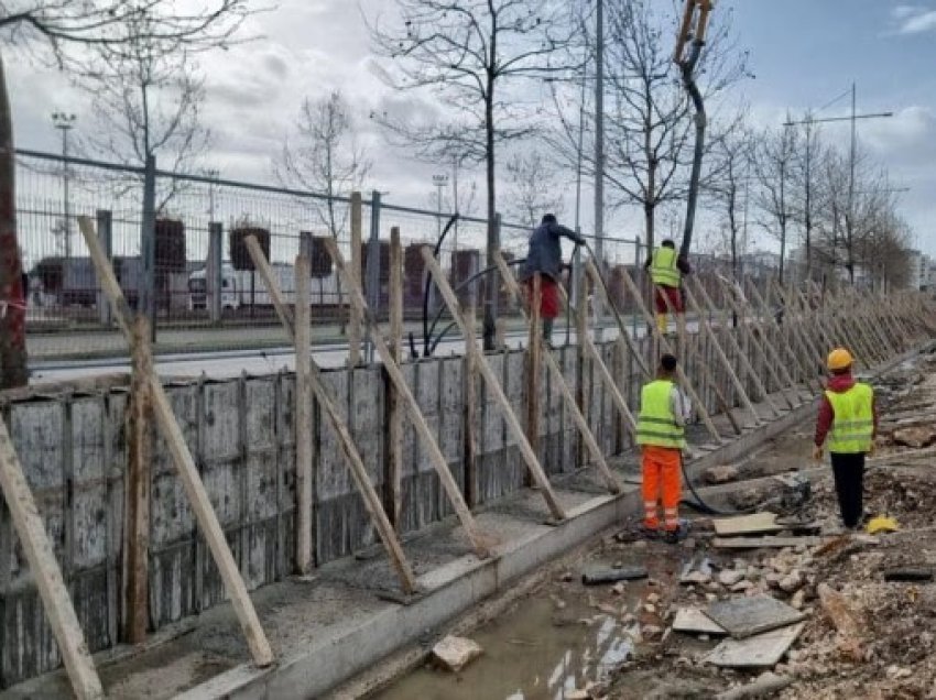 Drejt përfundimit e gjithë traseja për hekurudhën Tiranë-Durrës