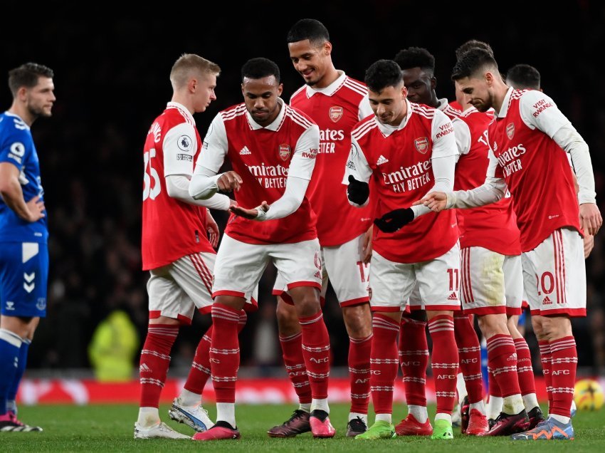 Arsenal drejt titullit në Premier League