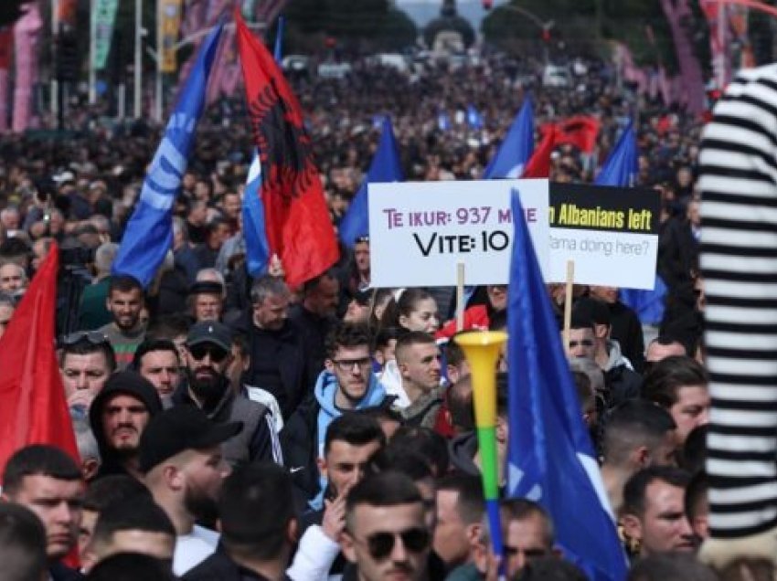 “Revolucion i opozitës”, analisti tregon qëllimin e vërtetë të protestave opozitare