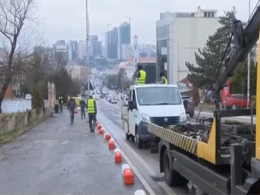 Lirohen hapësirat e trotuareve në disa rrugë në kryeqytet