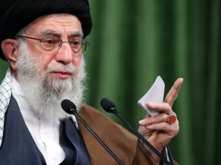 Khamenei i Iranit i cilëson si ‘të pafalshme’ helmimet ndaj vajzave