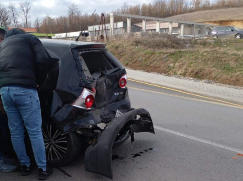 Katër të lënduar në një aksident trafiku afër Klinës 