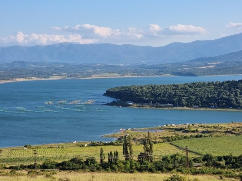 Projekti i parë i centralit diellor lundrues i Bullgarisë prezantohet në Sofje