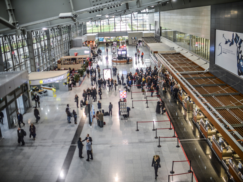 Në valixhet e një personi në aeroportin “Adem Jashari” gjenden dy elektroshok