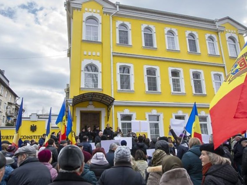 Protestat në Moldavi, 54 persona arrestohen – policia akuzon shërbimet ruse për trazira të mëdha