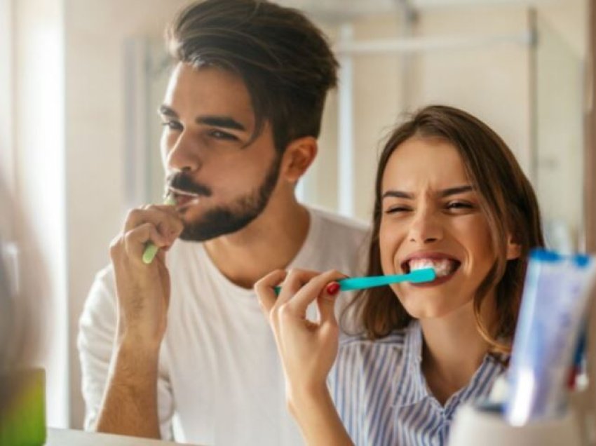 Mos flini pa larë dhëmbët, kjo mund të shkaktojë probleme serioze