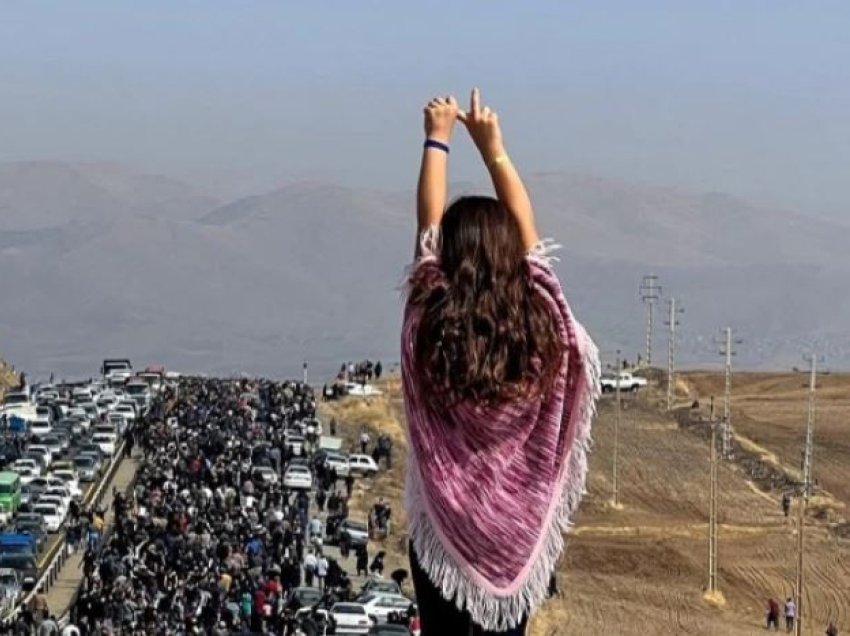 Irani fal 22,000 të arrestuar gjatë protestave masive