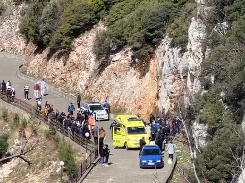 Pelegrinazhi në Kishën e Laçit nis me tragjedi, e moshuara bie nga shkëmbi, ndërron jetë