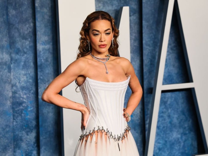 Rita Ora publikon të tjera fotografi nga paraqitja glamuroze në pas-ndejën e “Oscars 2023”