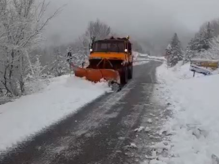 Korça “mbulohet” nga bora në pranverë, nuk paraqiten probleme në akset rrugore